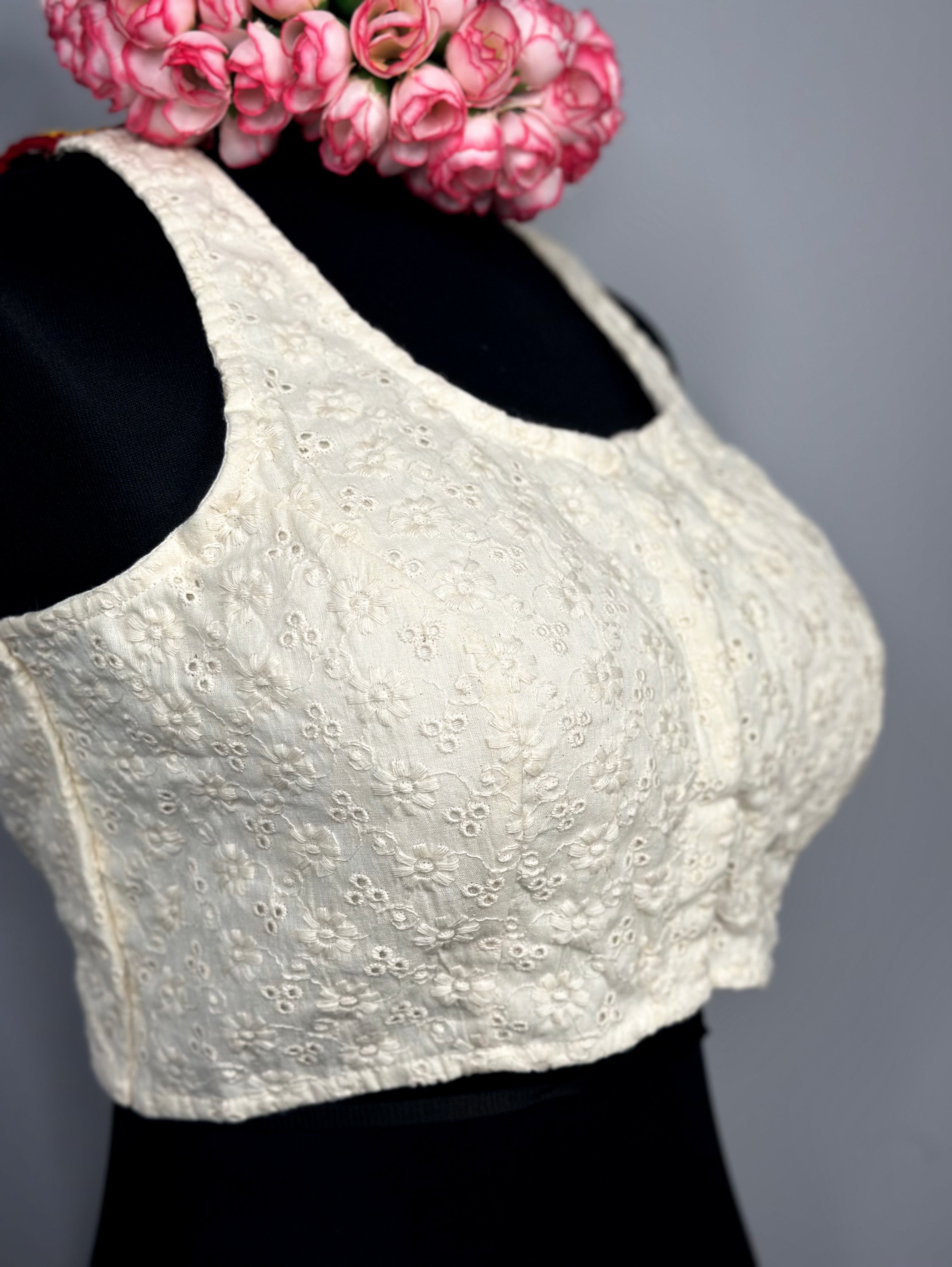 Hakoba Racer Embroidered Blouse